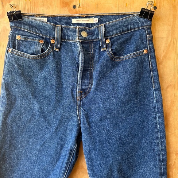 Levi’s Premium Wedgie Straight Leg Raw Hem Ankle Jean - Picture 4 of 9